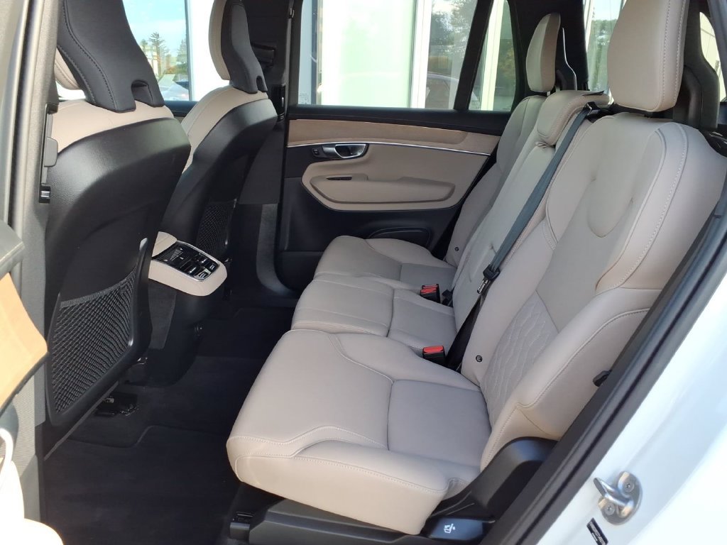 Certified 2026 Volvo XC90 B6 Plus AWD/4WD image 8
