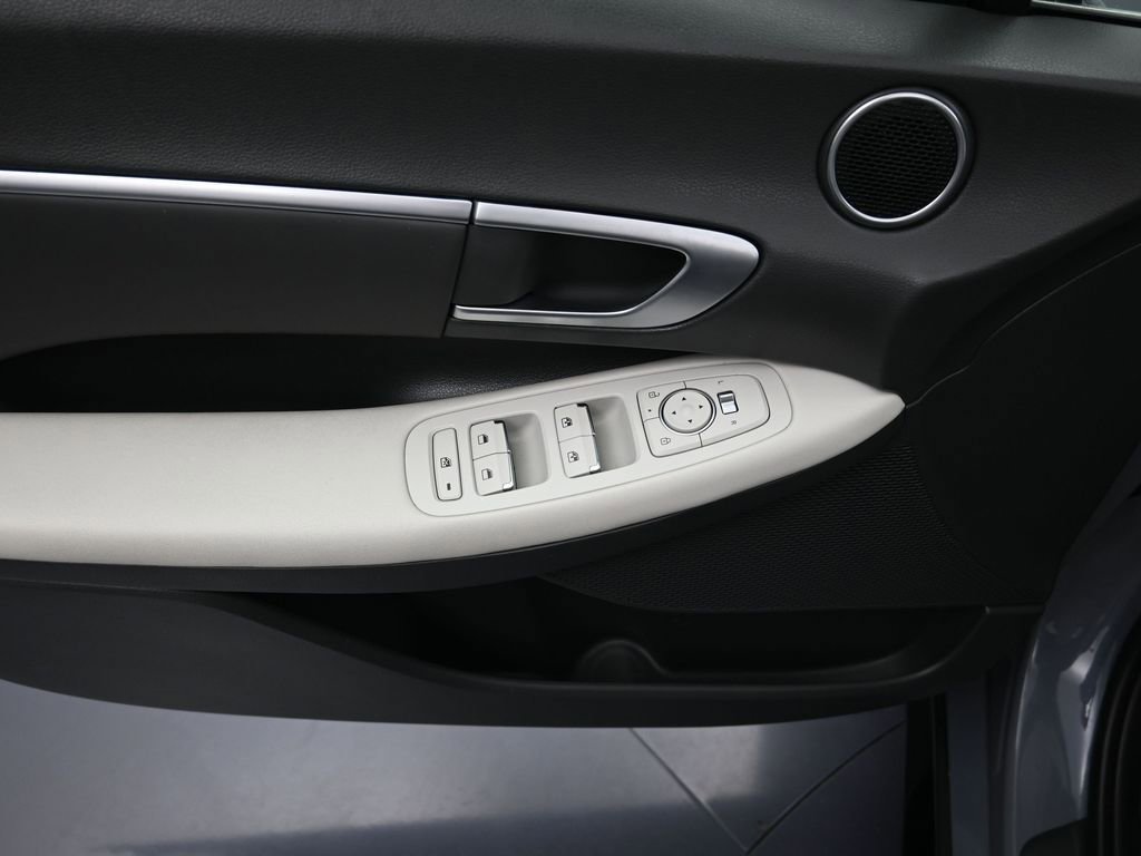 Used 2024 Hyundai Sonata SEL w/ Convenience Package FWD image 11