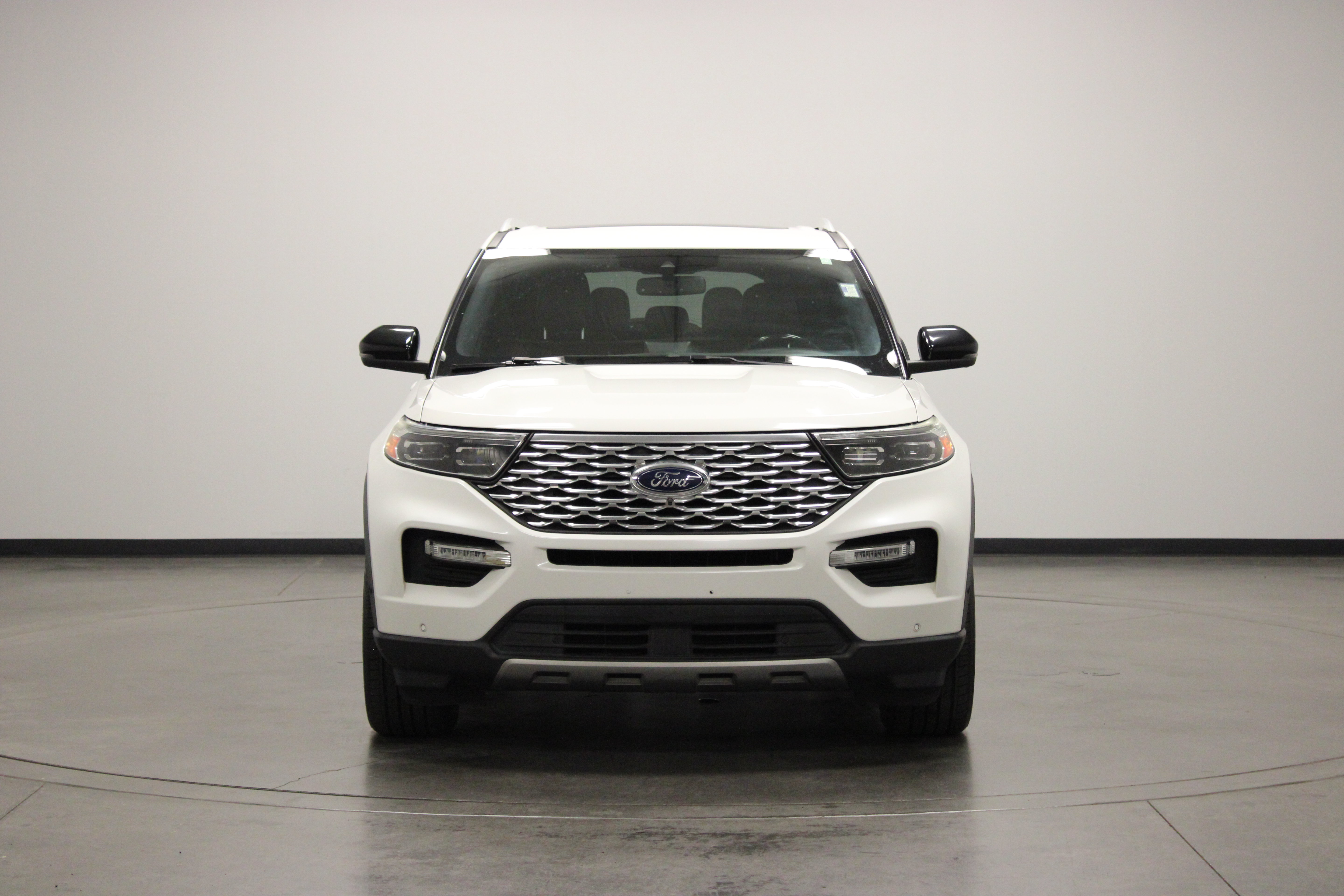 Used 2020 Ford Explorer Platinum w/ Premium Technology Package AWD/4WD image 3