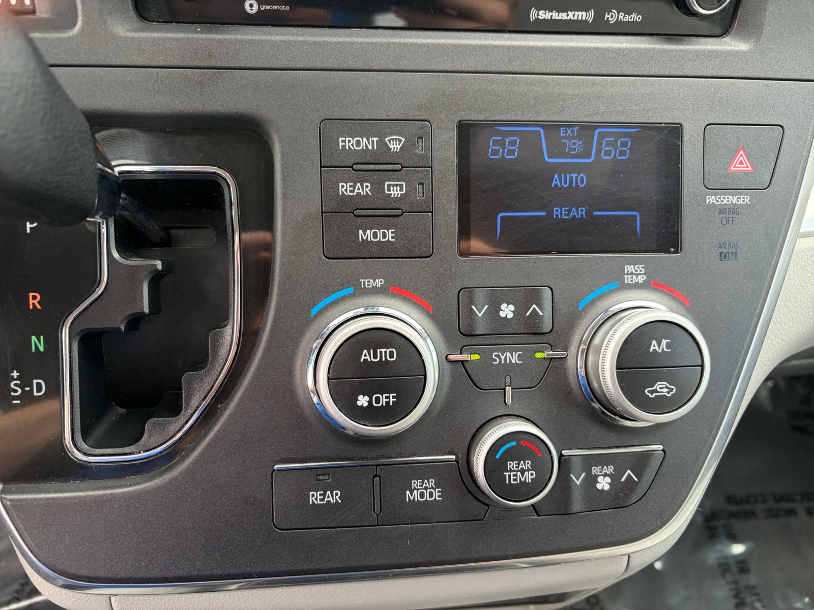 Used 2018 Toyota Sienna LE AWD/4WD image 21