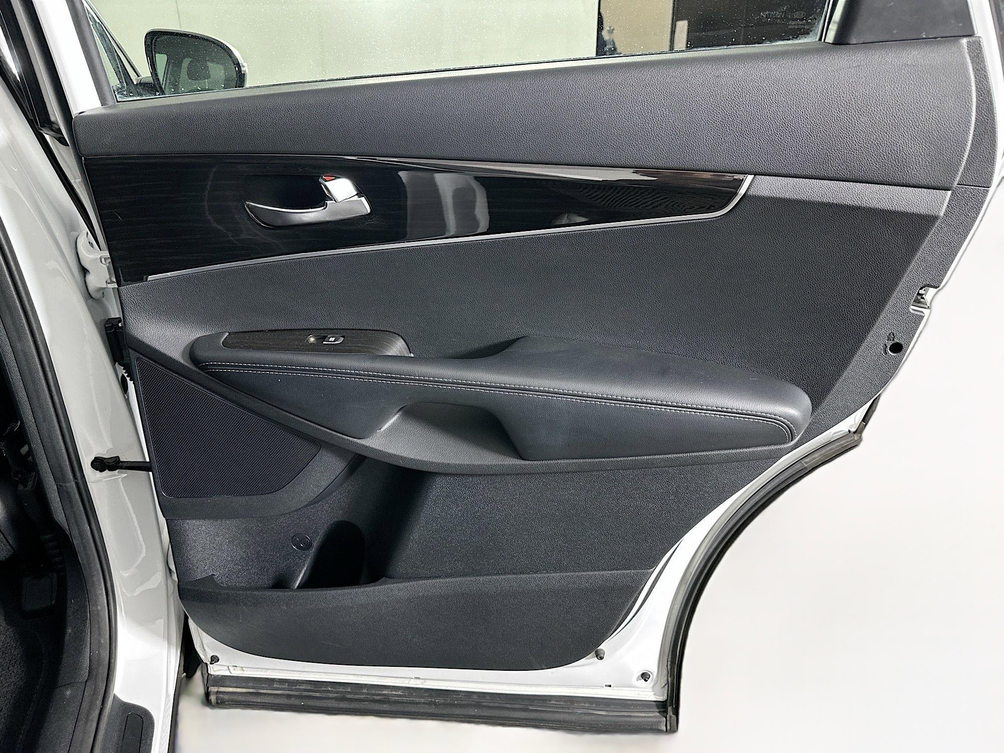 Used 2019 Kia Sorento LX w/ LX Convenience Package image 29