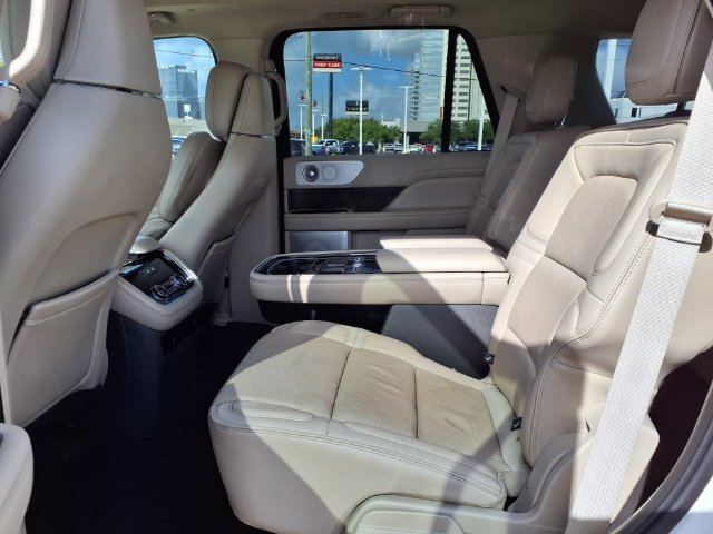 Used 2019 Lincoln Navigator Reserve AWD/4WD image 5