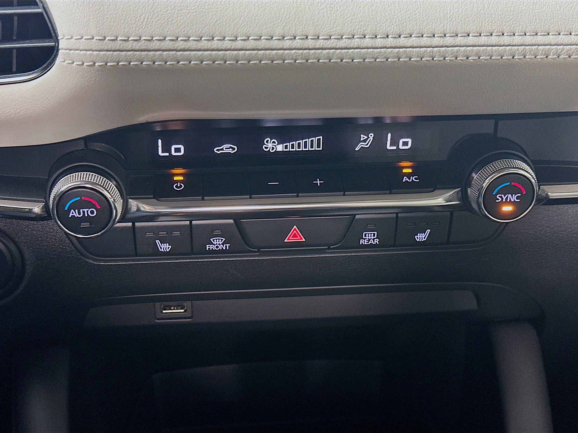 Used 2019 MAZDA MAZDA3 w/Premium Pkg image 23