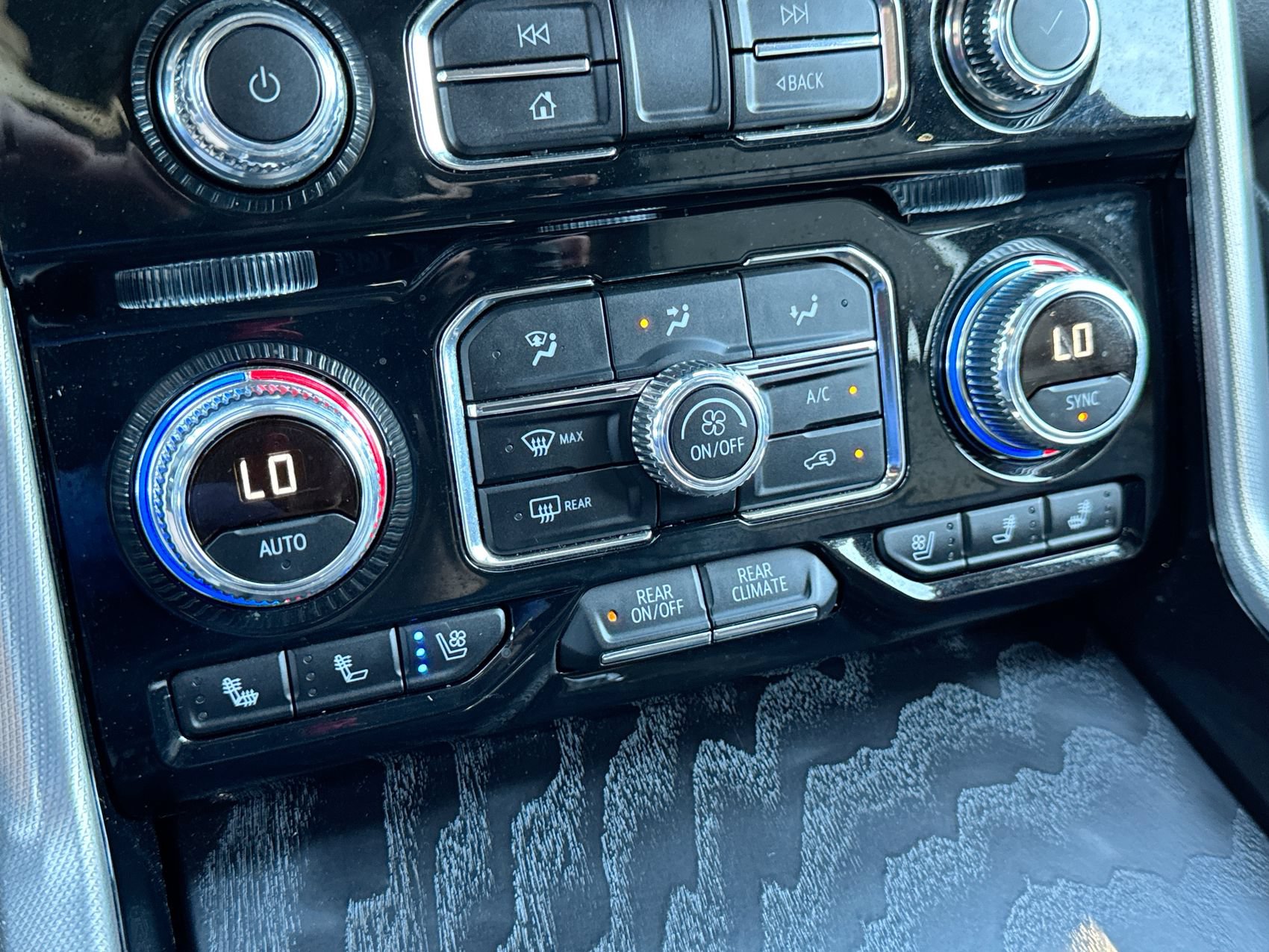 Used 2024 GMC Yukon Denali AWD/4WD image 19