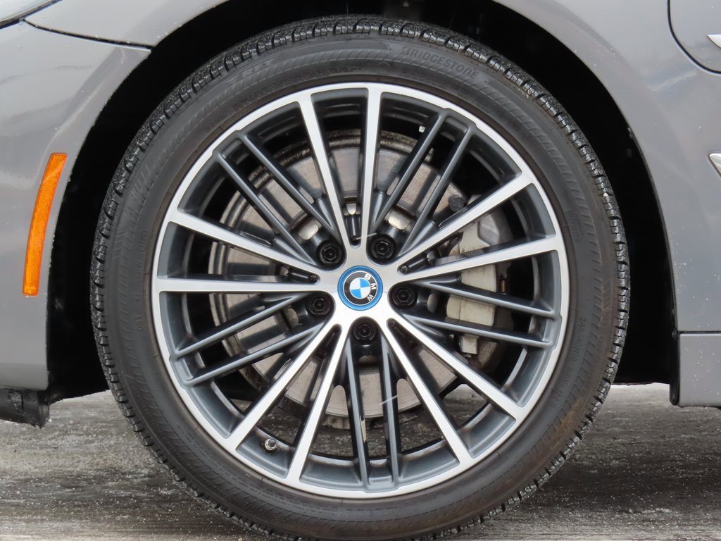 Used 2022 BMW 530e xDrive w/ Premium Package image 15