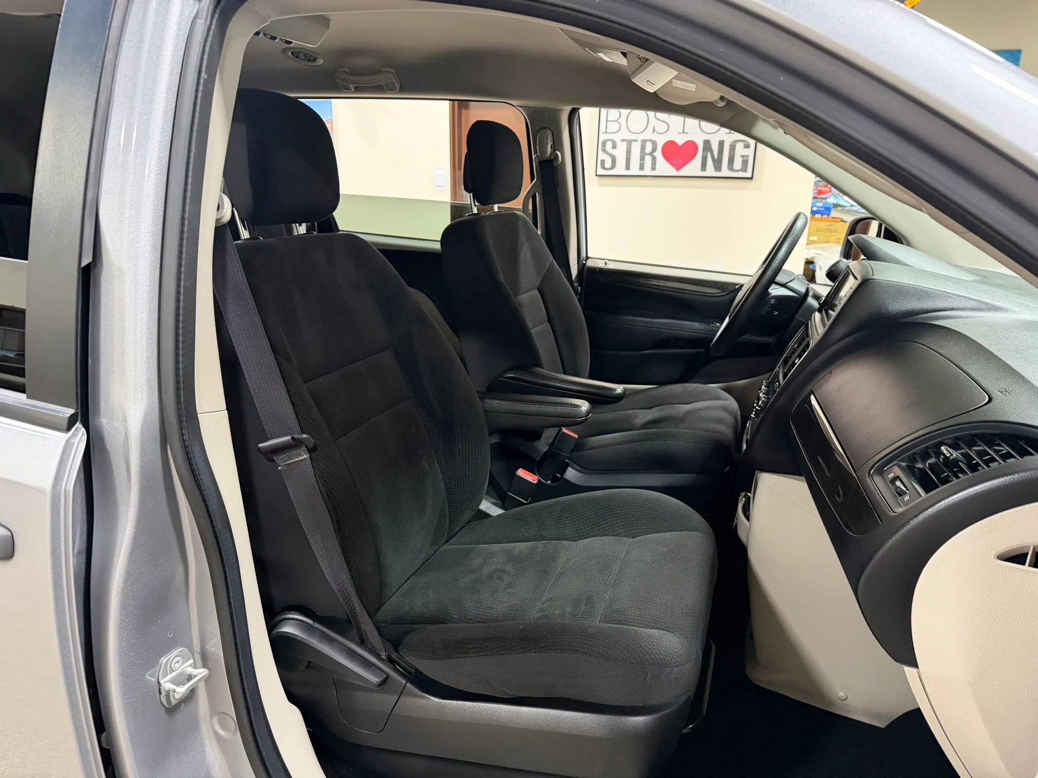 Used 2019 Dodge Grand Caravan SE image 28