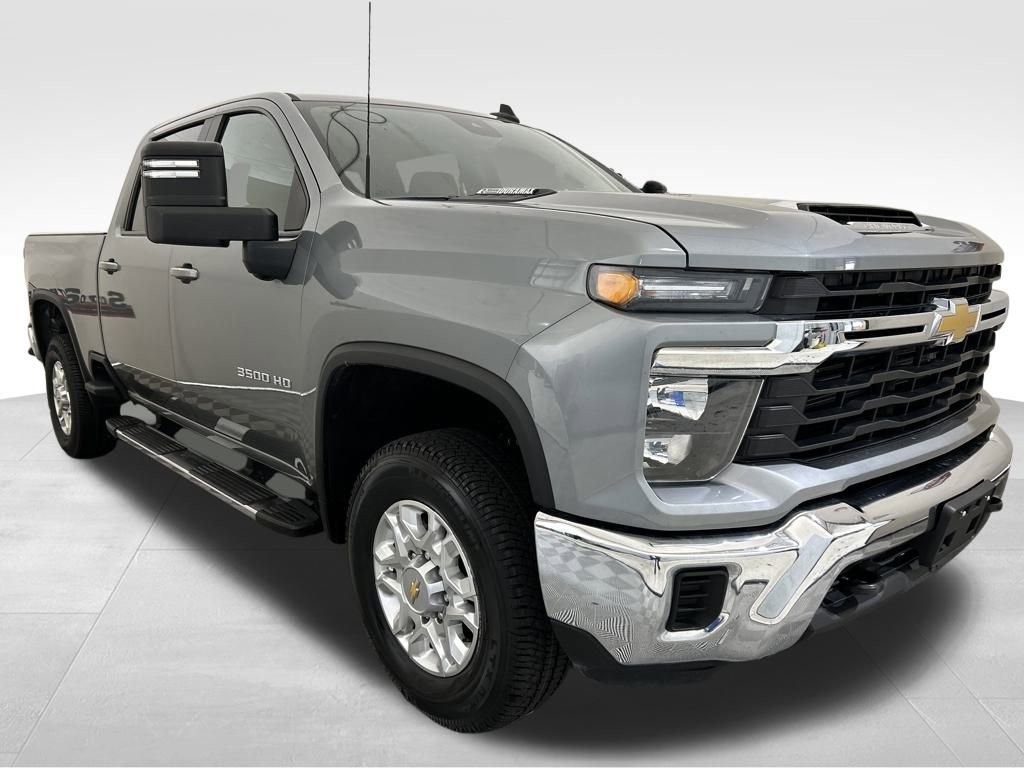 Used 2024 Chevrolet Silverado 3500 LT image 9