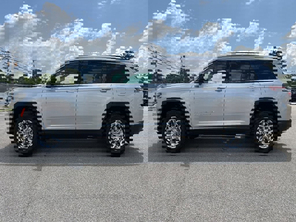 New 2025 Jeep Grand Cherokee L Laredo w/ Trailer Tow Package image 12