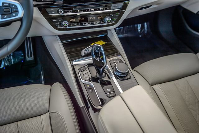 Used 2017 BMW 540i xDrive AWD/4WD image 30