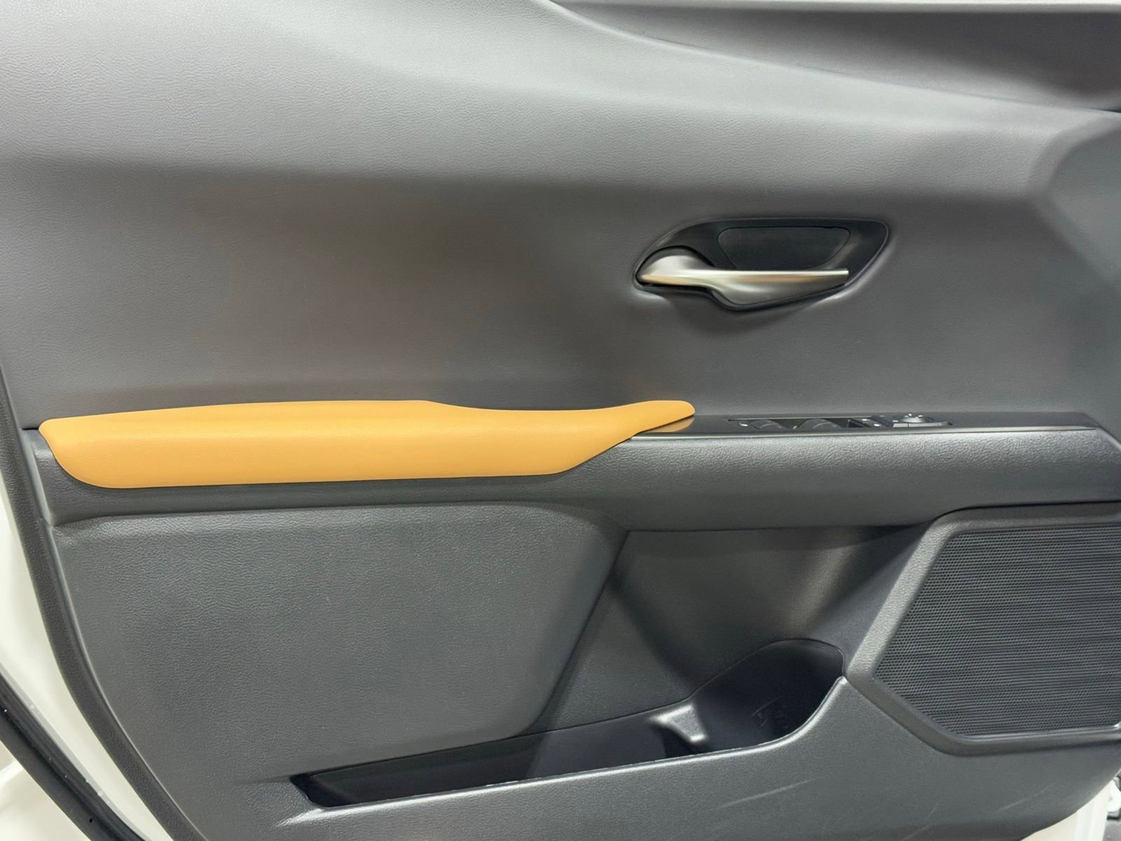 Used 2025 Lexus UX 300h AWD image 10