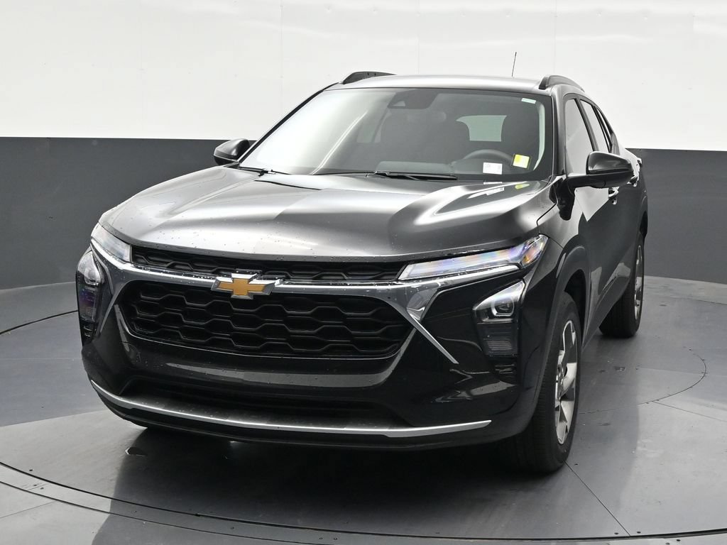 Used 2025 Chevrolet Trax LT FWD image 9