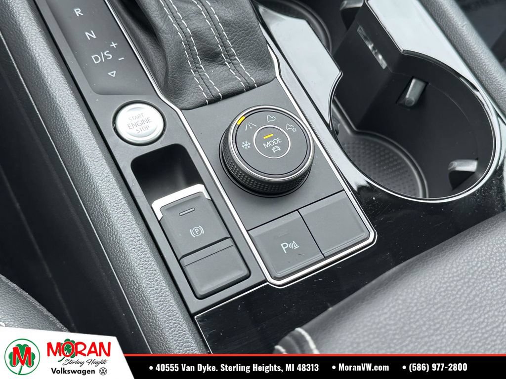 Used 2023 Volkswagen Atlas SEL AWD/4WD image 32