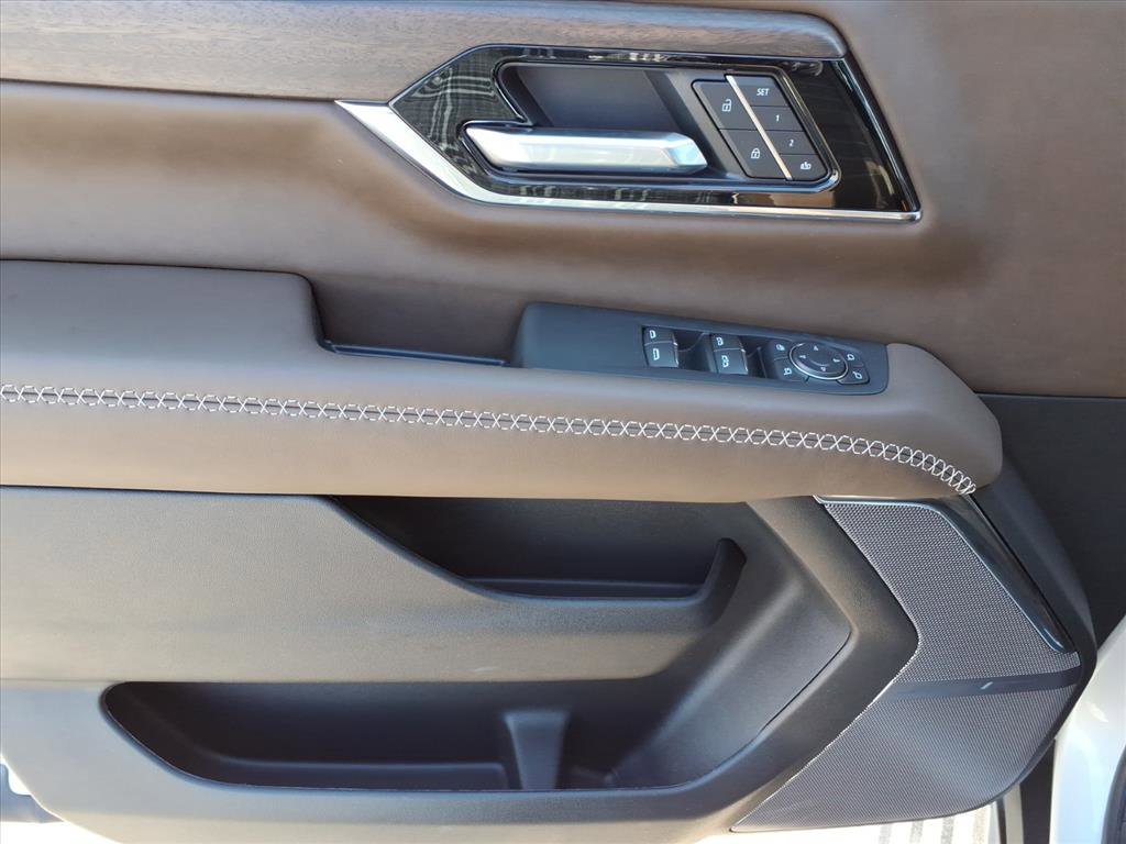 Used 2025 GMC Yukon Denali Ultimate w/ LPO, Floor Liner Package image 15