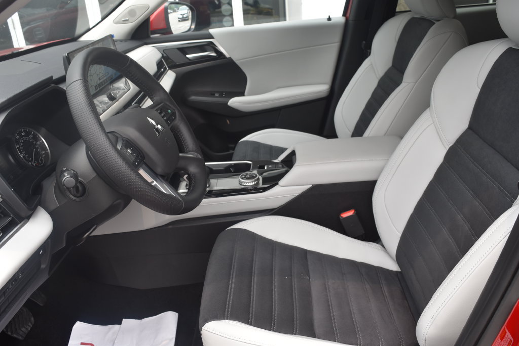 New 2026 Mitsubishi Outlander SE AWD/4WD image 8