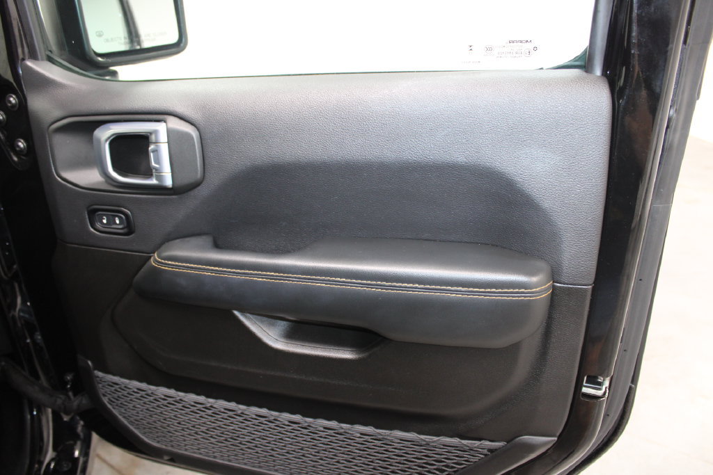 Used 2025 Jeep Wrangler Unlimited Sahara AWD/4WD image 24