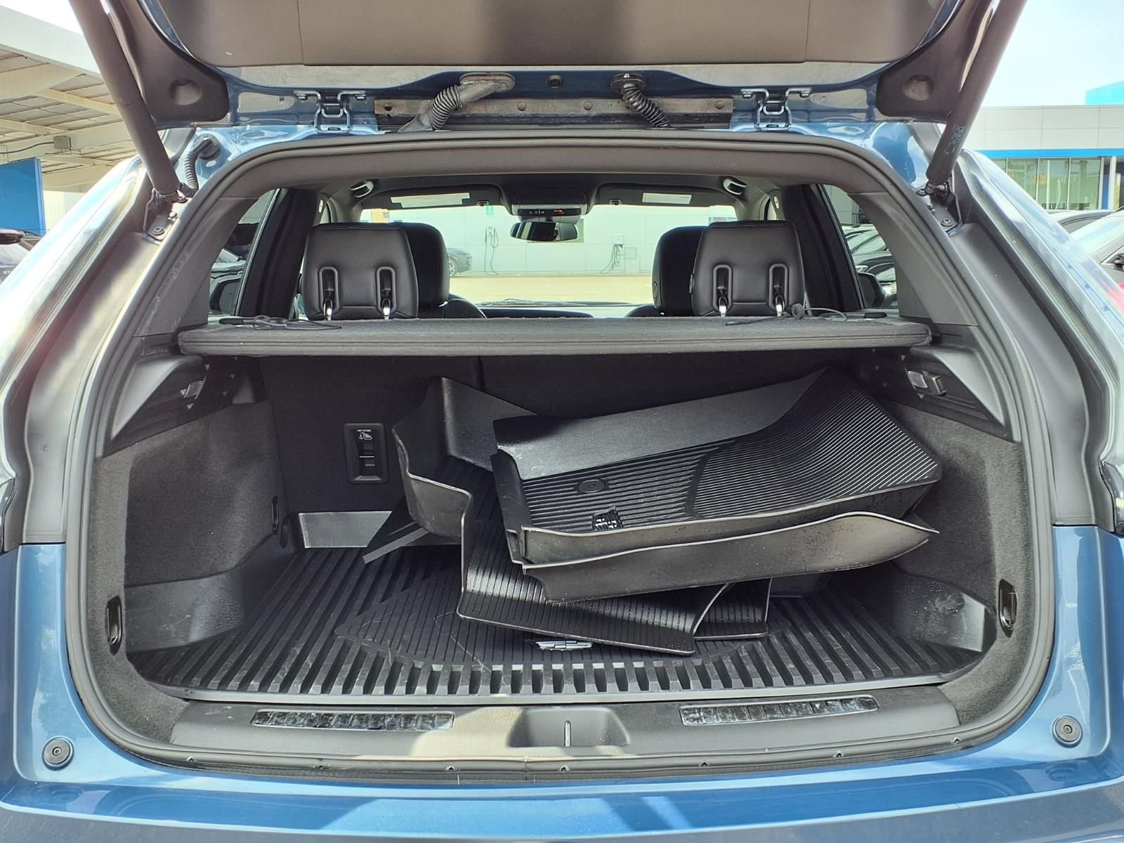 Used 2024 Cadillac XT4 Sport w/ LPO, Floor Liner Package FWD image 10