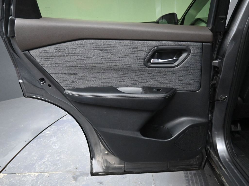 Used 2023 Nissan Rogue SV image 25