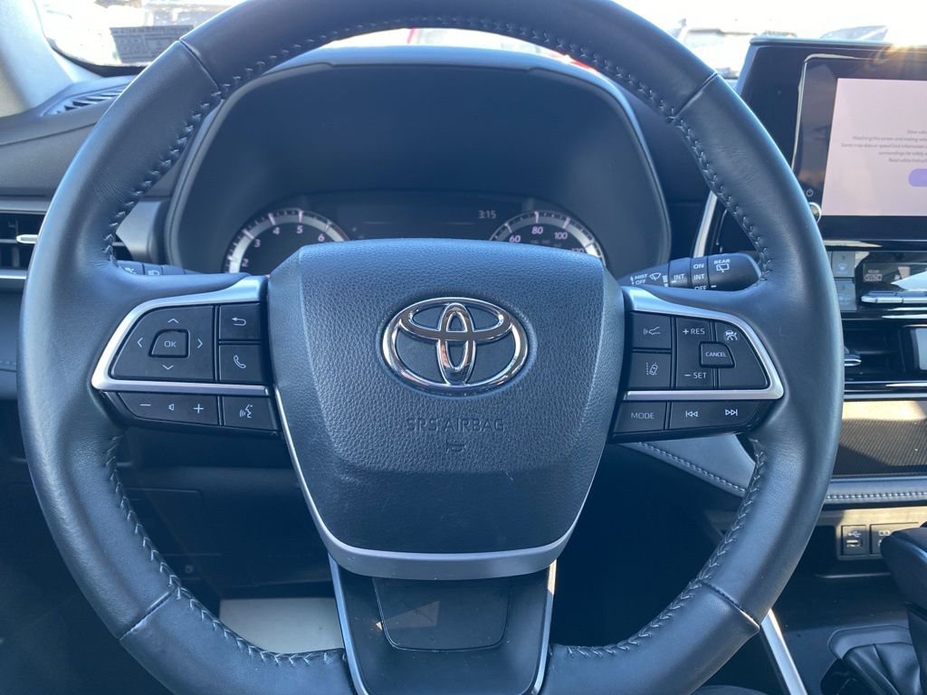 Used 2023 Toyota Highlander LE image 29