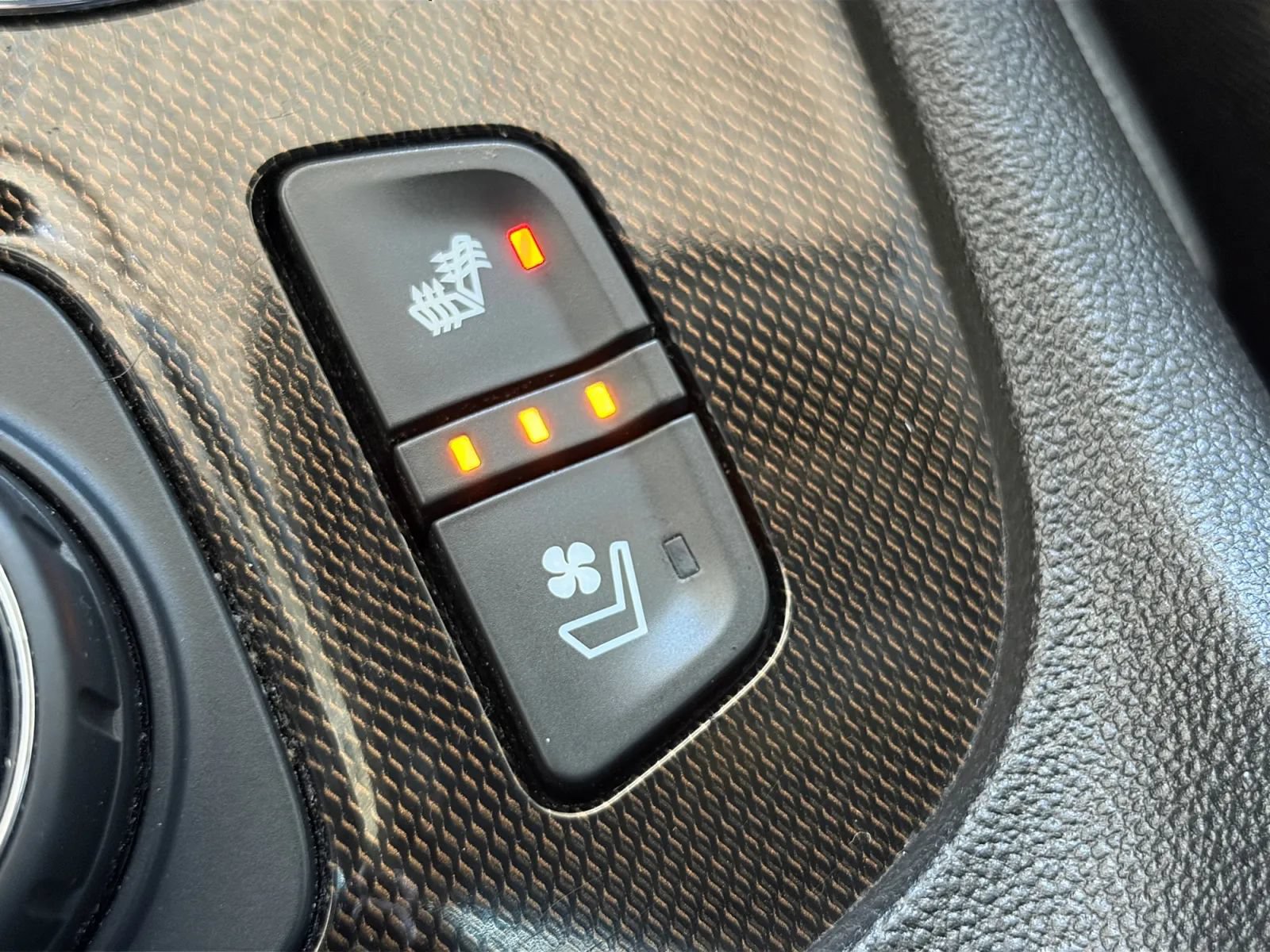 Used 2022 GMC Acadia AT4 w/ Technology Package AWD/4WD image 27
