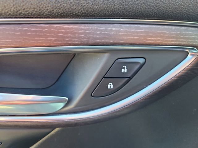 Used 2021 Buick Envision Avenir w/ Technology Package II image 24