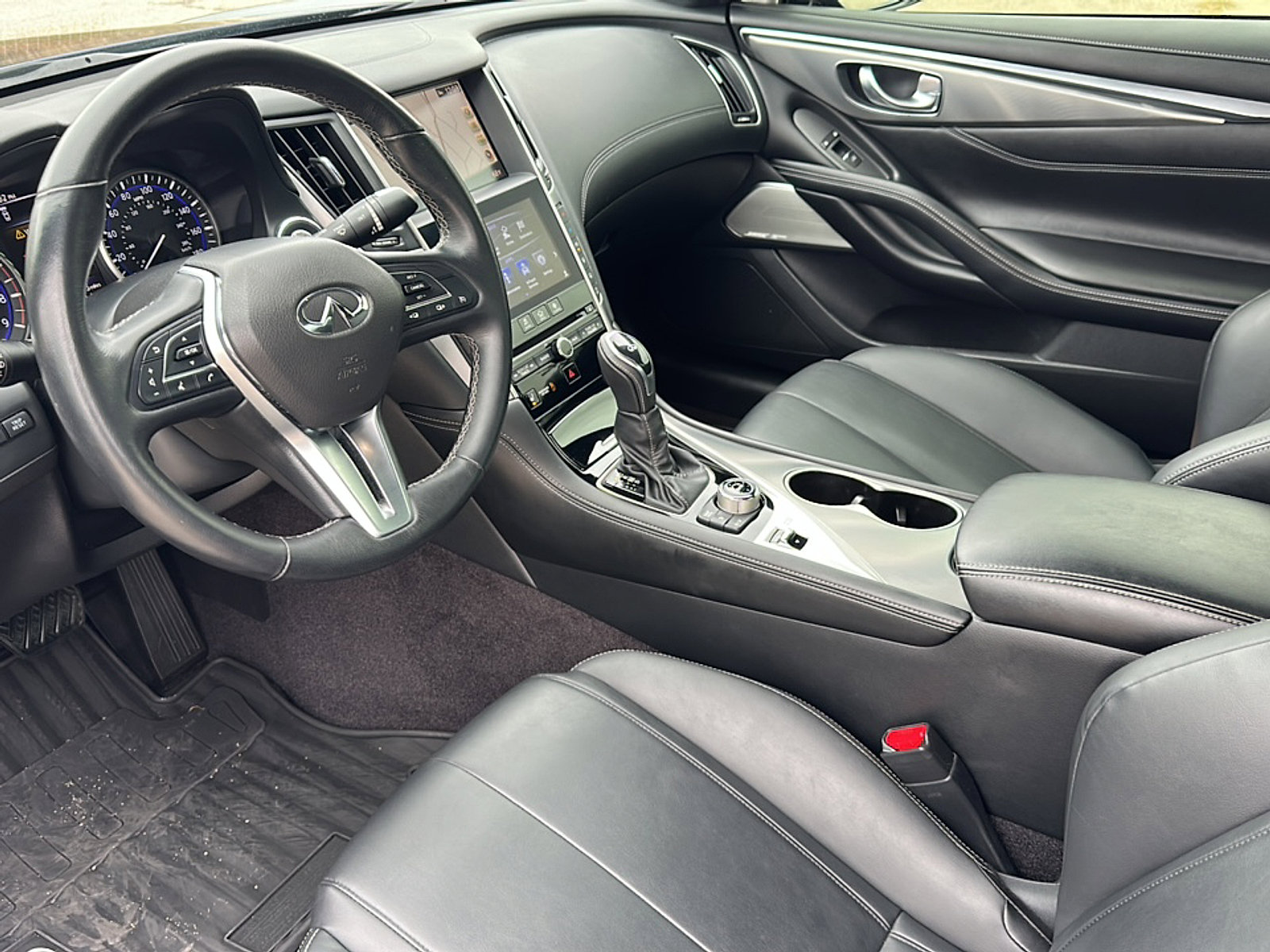 Used 2019 INFINITI Q60 3.0t Luxe w/ Essential Package image 12