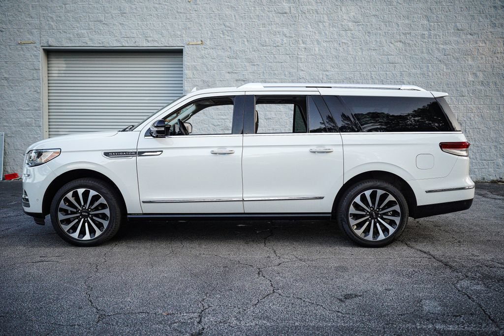 Used 2023 Lincoln Navigator L Reserve AWD/4WD image 9