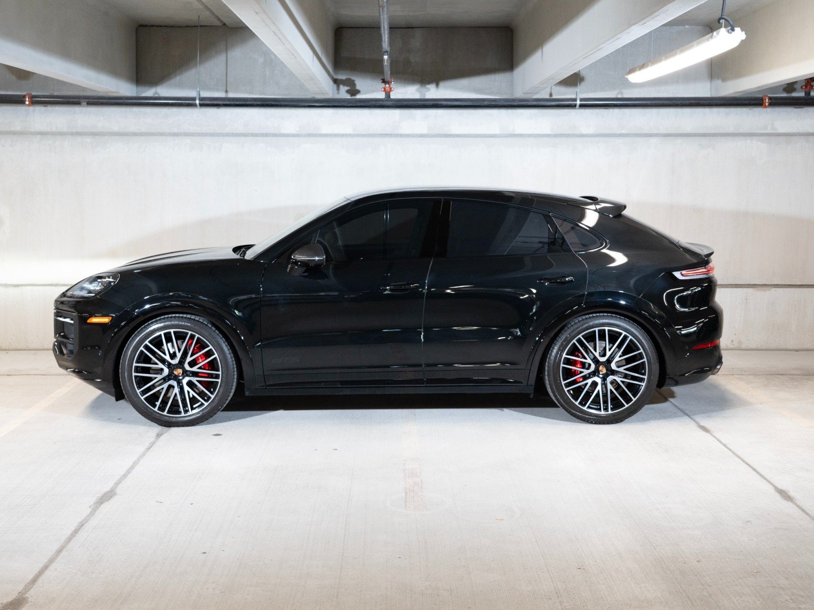 Used 2026 Porsche Cayenne GTS AWD/4WD image 2