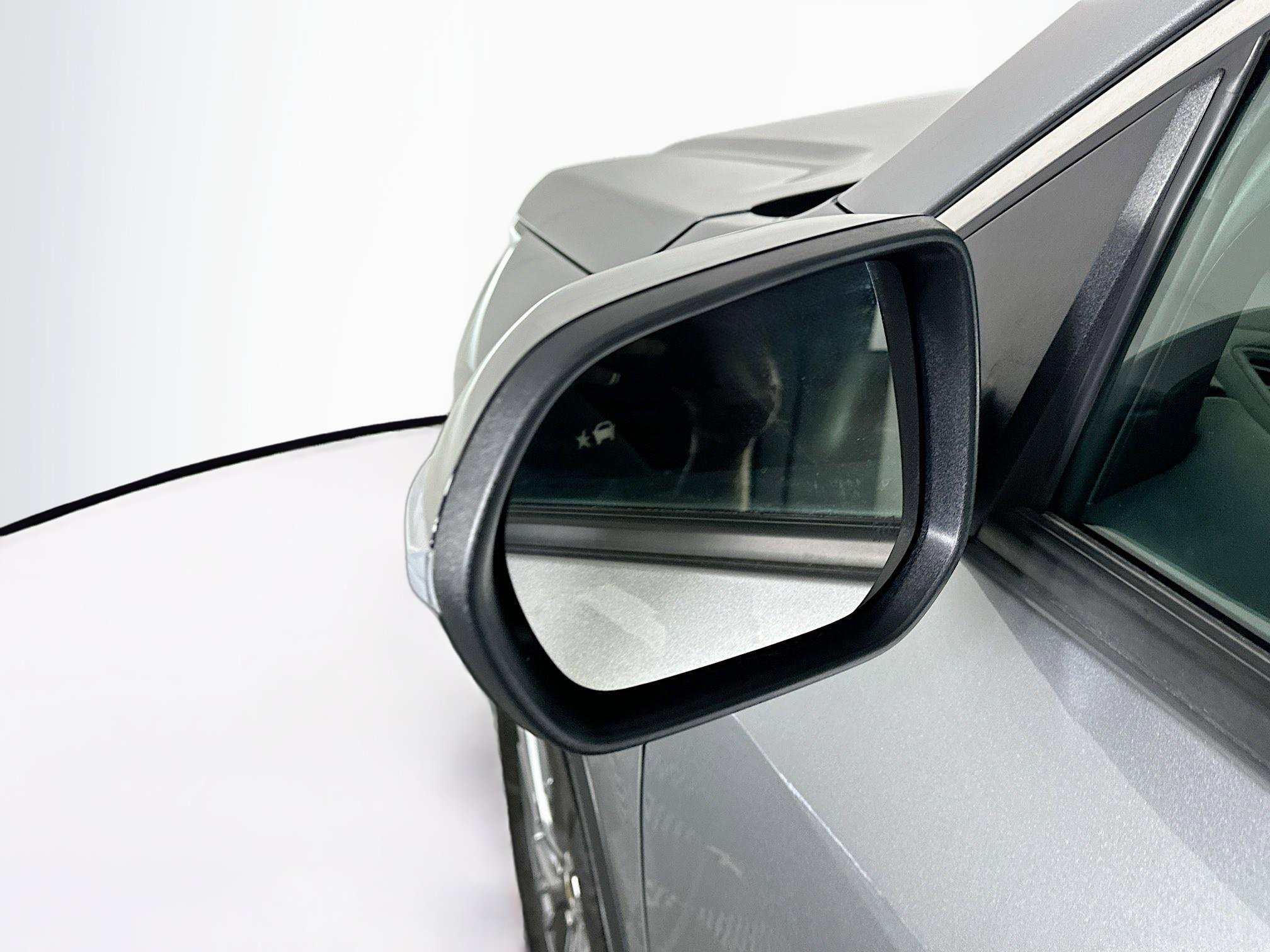 Used 2025 Chevrolet Traverse LT image 16