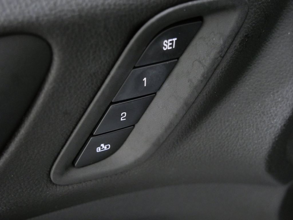 Used 2023 GMC Acadia SLT w/ Technology Package AWD/4WD image 15