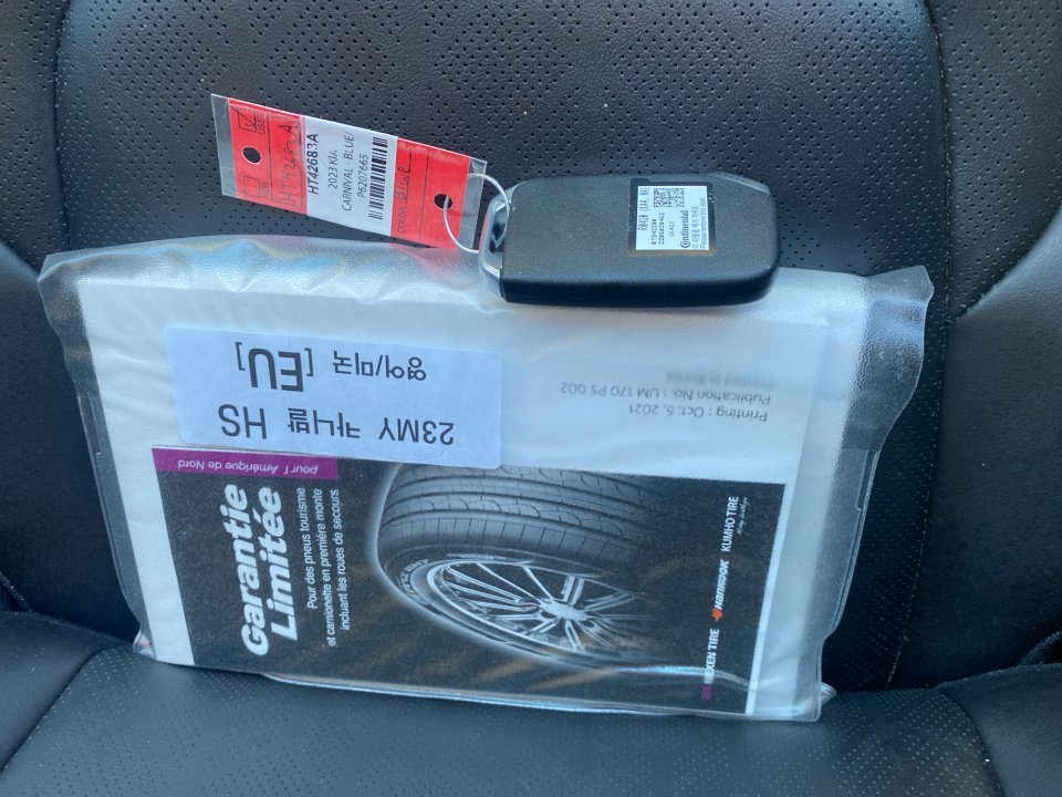 Used 2023 Kia Carnival LX image 38