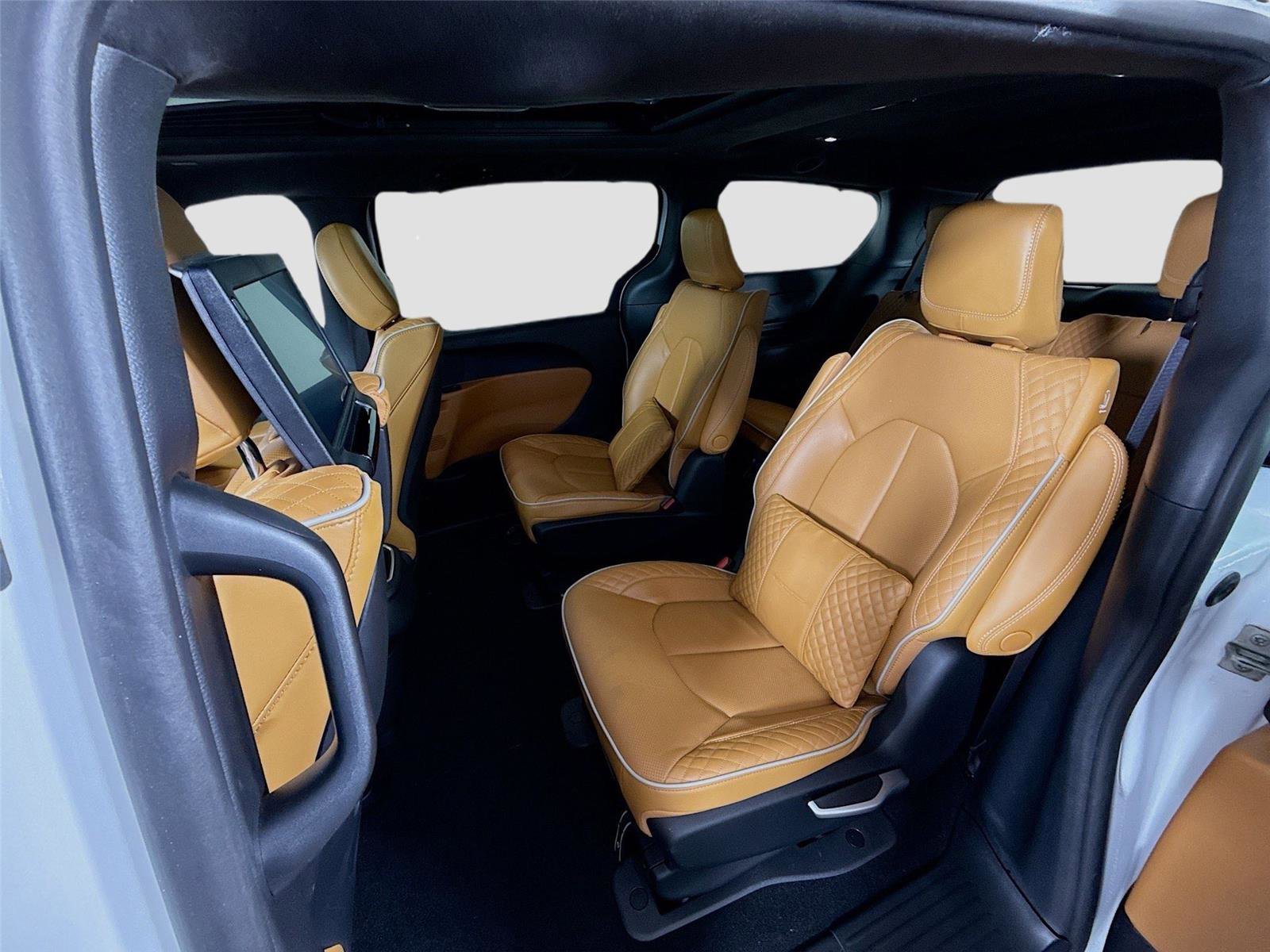Used 2023 Chrysler Pacifica Pinnacle image 19