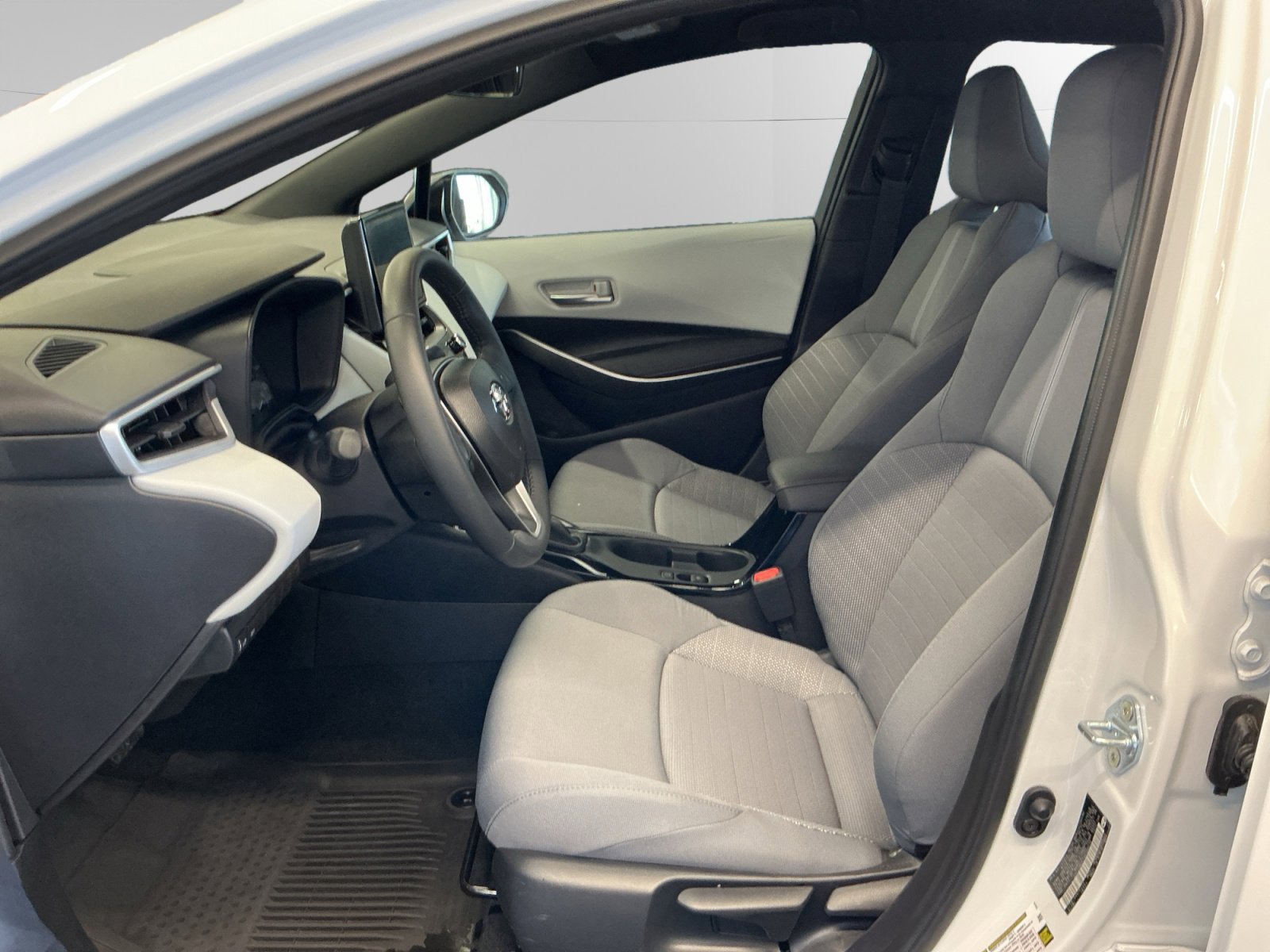 Certified 2025 Toyota Corolla SE FWD image 9