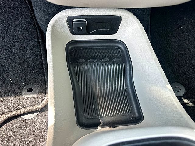 Used 2023 Chrysler Pacifica Touring-L FWD image 26