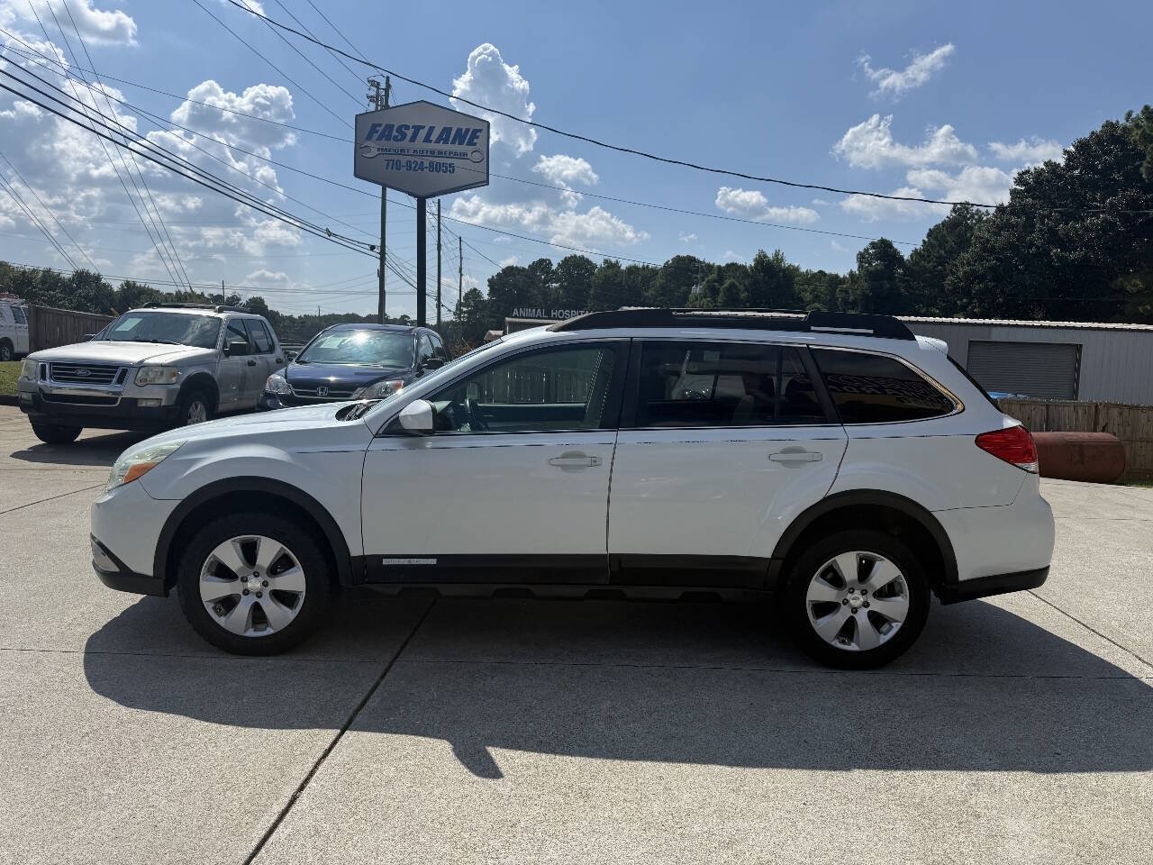 Used 2010 Subaru Outback 2.5i Premium AWD/4WD image 4
