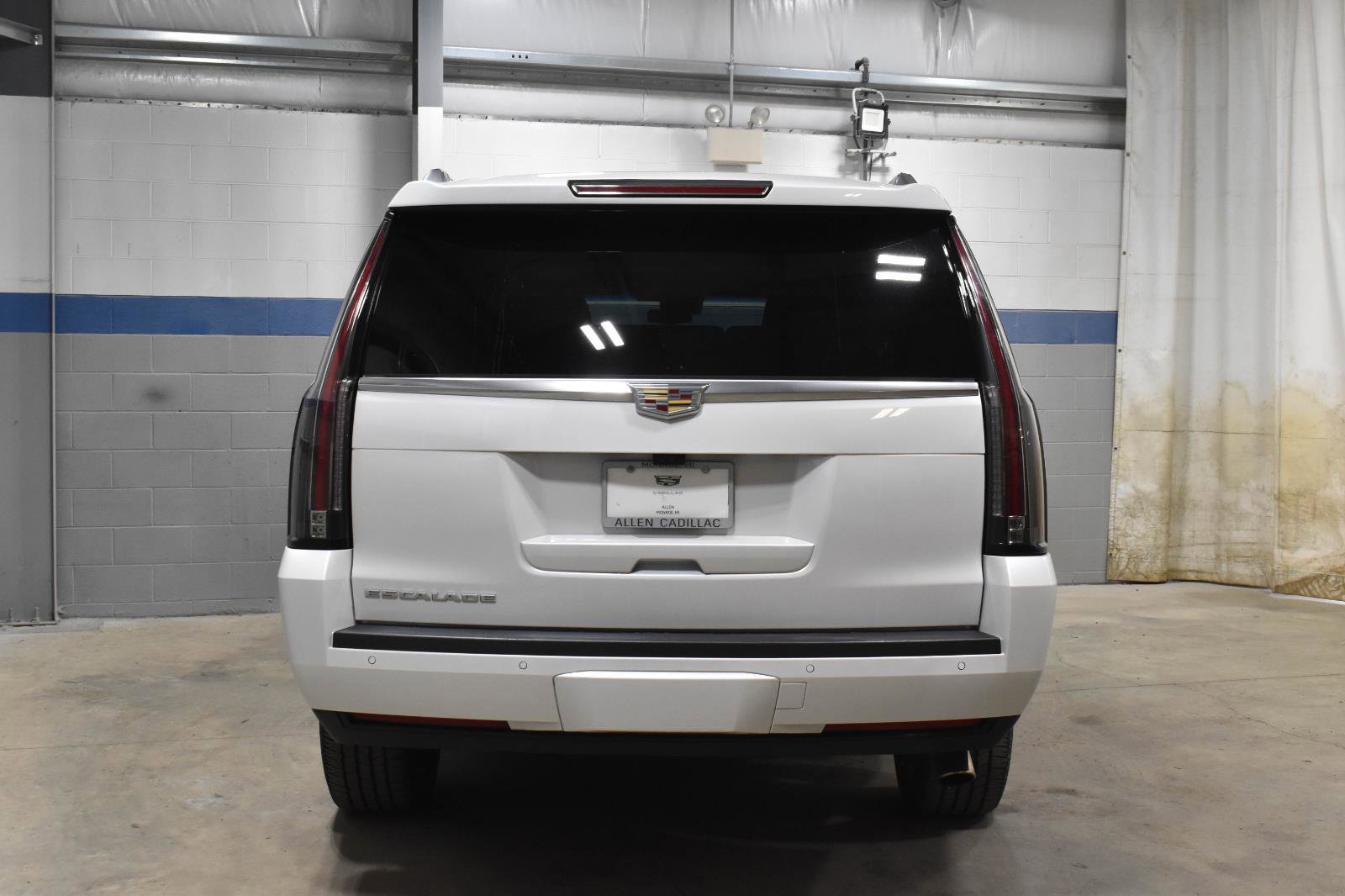 Used 2020 Cadillac Escalade ESV Luxury AWD/4WD image 27