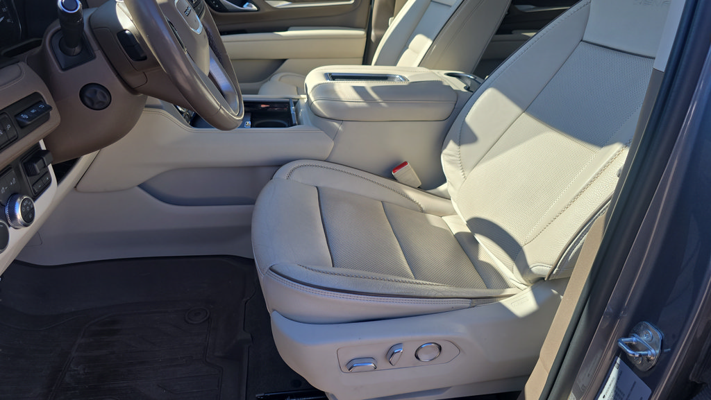 Used 2021 GMC Yukon XL Denali w/ Denali Premium Package AWD/4WD image 14