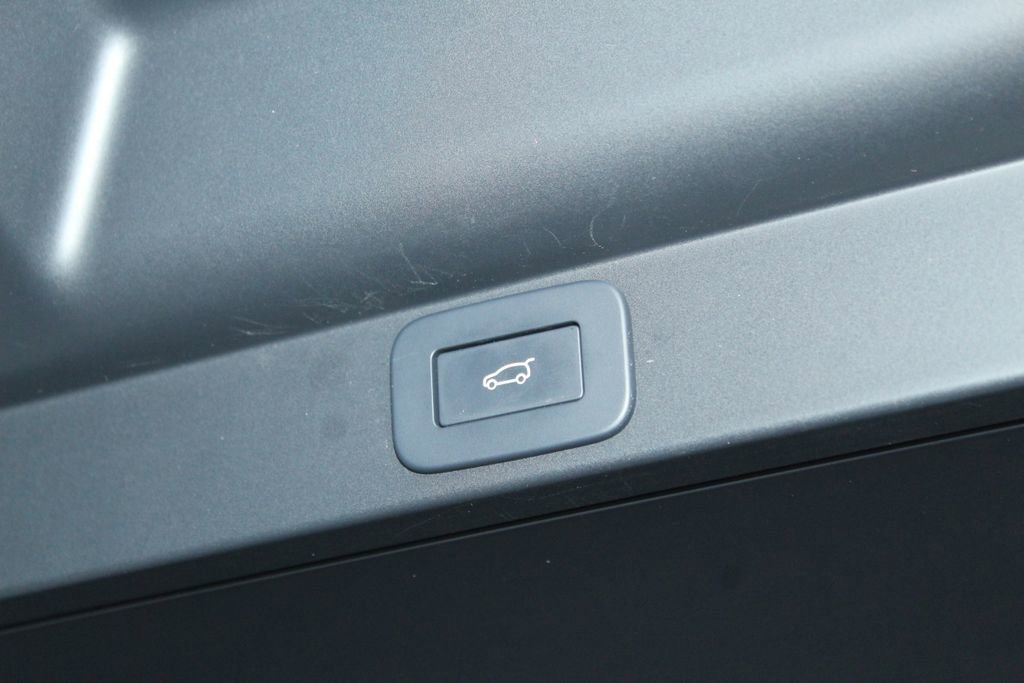 Used 2023 Land Rover Range Rover SE image 13