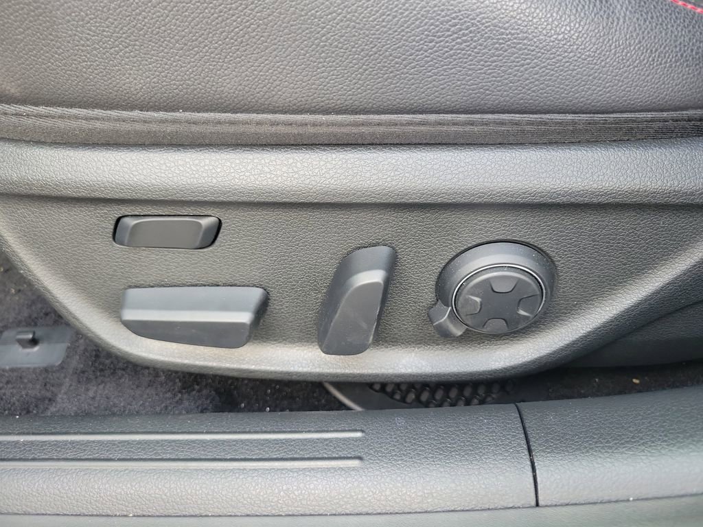 Used 2024 Genesis G70 3.3T Advanced image 18