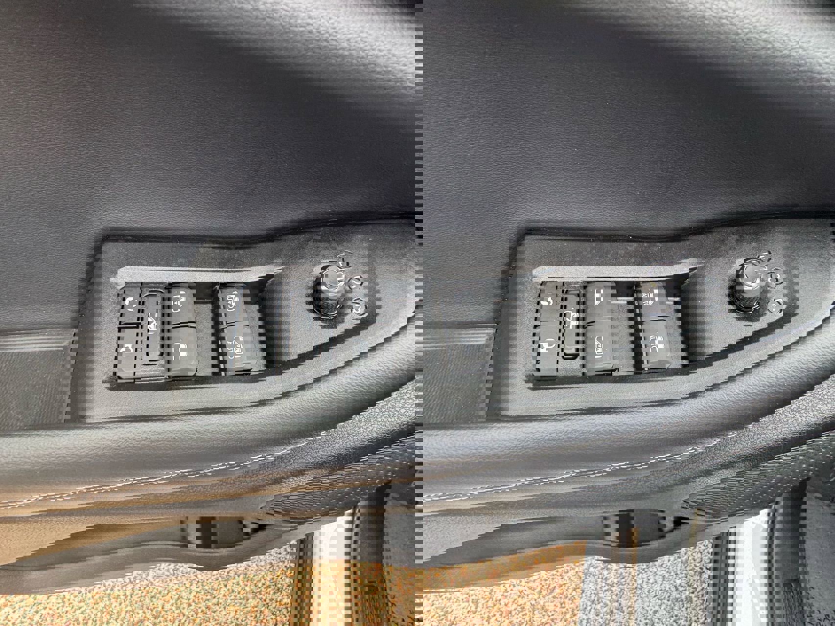 Used 2025 Jeep Grand Cherokee L Laredo w/ Luxury Tech Group I image 28