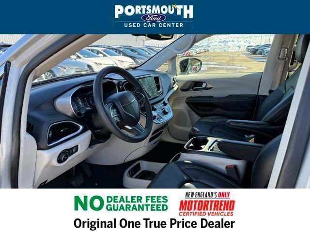 Used 2024 Chrysler Pacifica Touring-L image 5