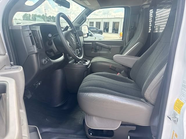 Used 2025 GMC Savana 2500 w/ Driver Convenience Package RWD image 18