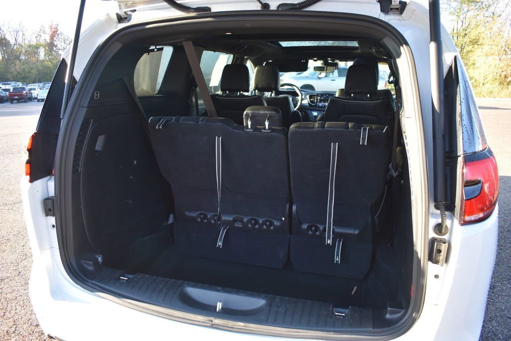 Used 2025 Chrysler Pacifica Limited FWD image 23