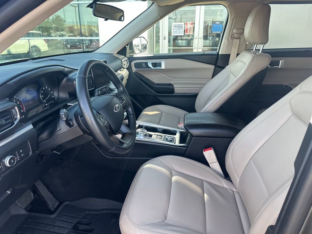 Used 2020 Ford Explorer XLT w/ Equipment Group 202A image 9