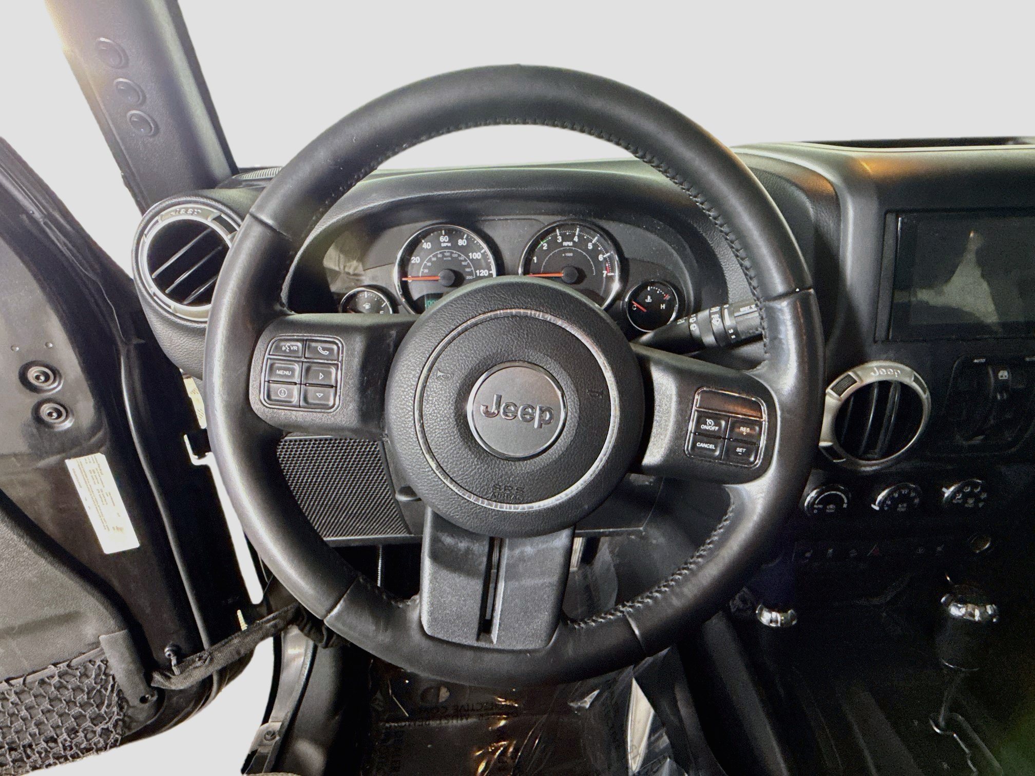 Used 2018 Jeep Wrangler Unlimited Rubicon w/ Cold Weather Group AWD/4WD image 13