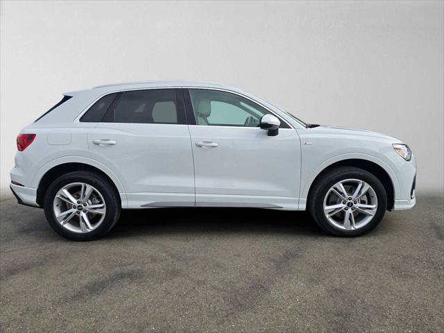 Certified 2024 Audi Q3 2.0T Premium w/ Convenience Package AWD/4WD image 2