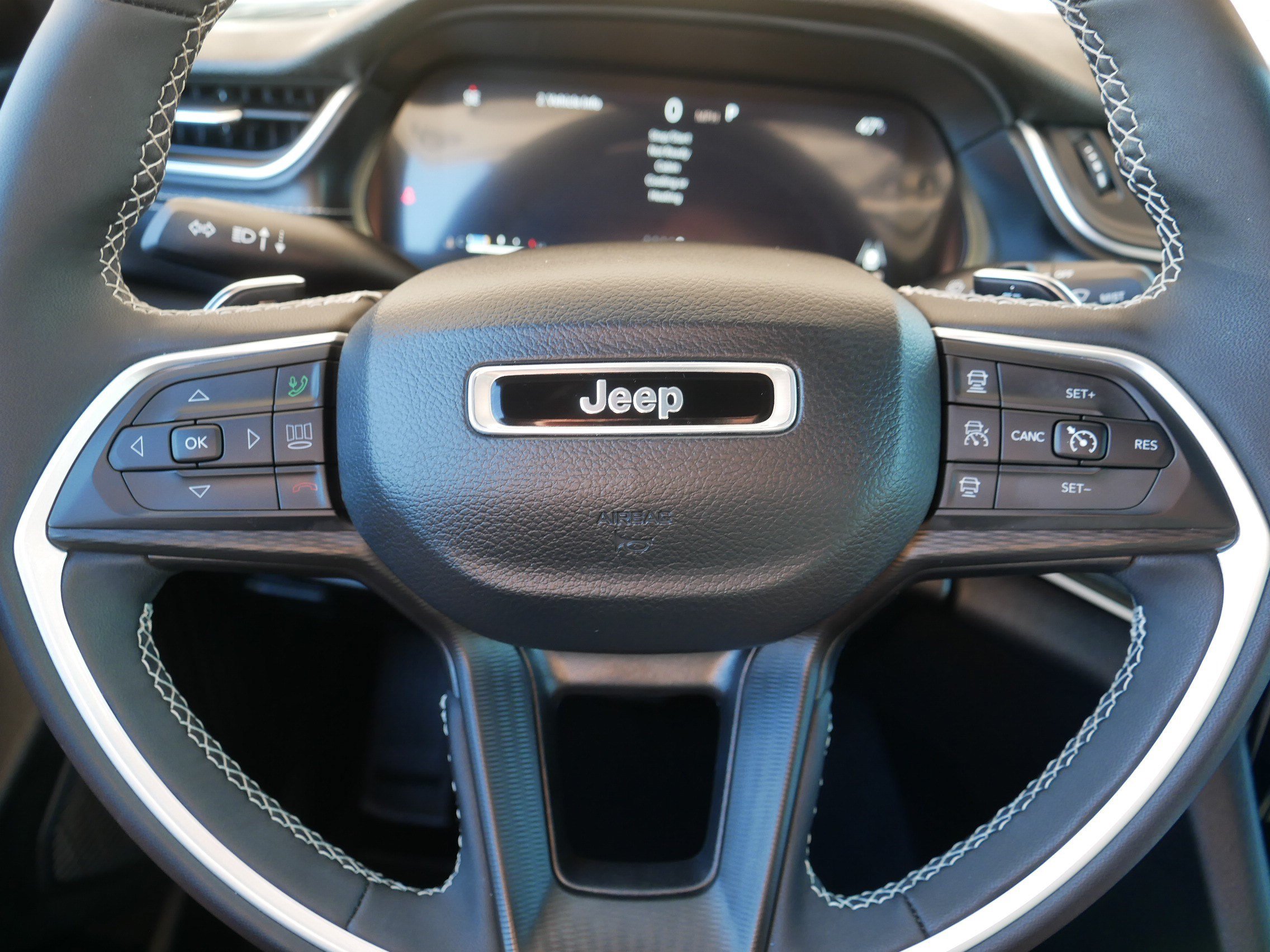 Used 2023 Jeep Grand Cherokee Altitude AWD/4WD image 25