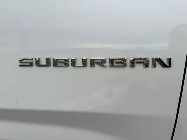 Used 2023 Chevrolet Suburban High Country image 9
