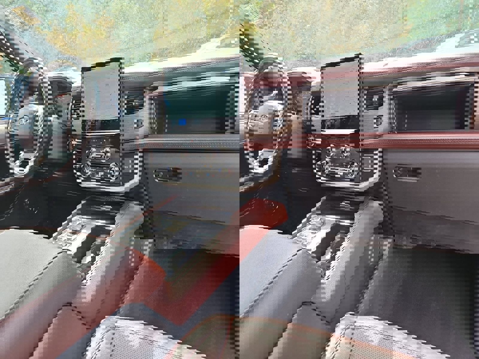 Used 2024 Ford Expedition Limited image 16