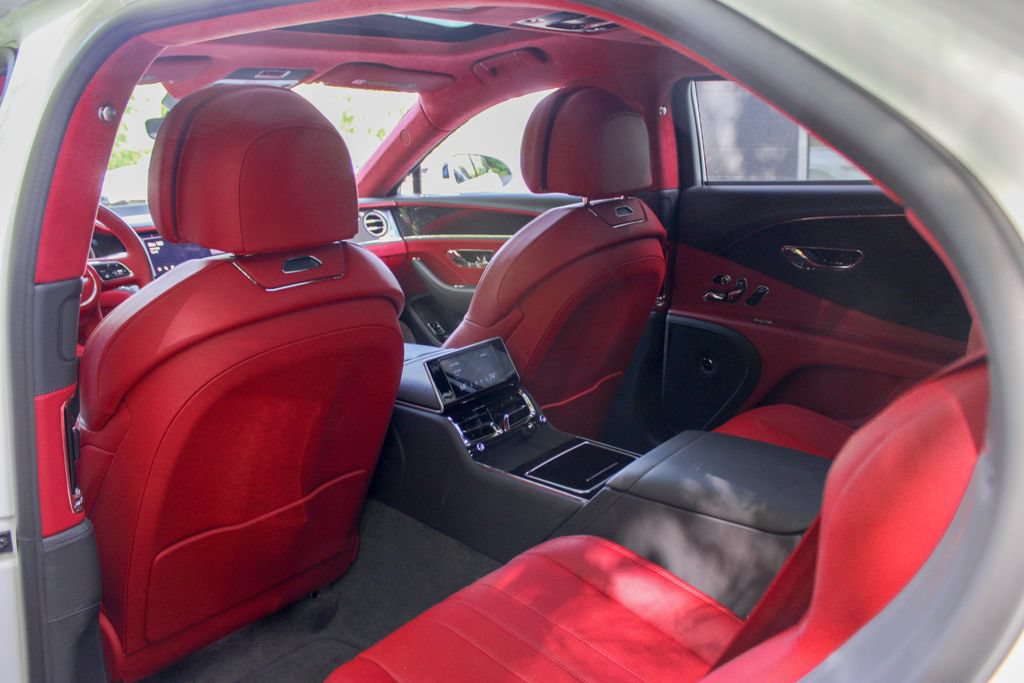 Used 2024 Bentley Flying Spur V8 AWD/4WD image 20