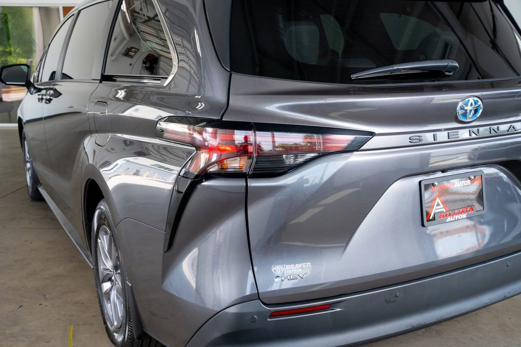 Used 2025 Toyota Sienna XLE image 14